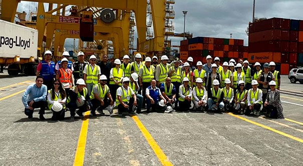 Buenaventura, un puerto que abre la ruta al mundo para la industria agroexportadora - Buenaventura, a port opening a path to the world for the Agro-exporting industry